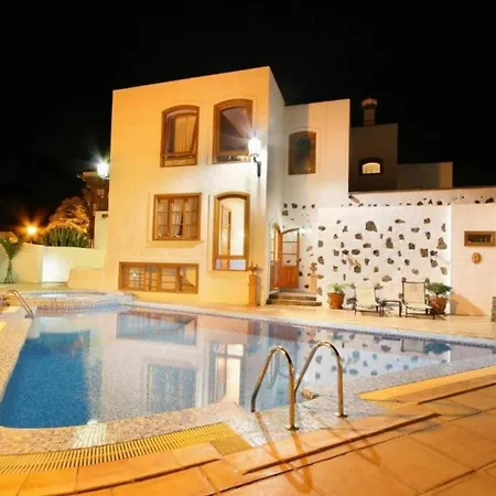 Daire With Breakfast, Pool And Jacuzzi, Freewifi Yaiza (Lanzarote)
