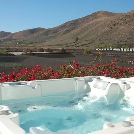 With Breakfast, Pool And Jacuzzi, Freewifi Daire Yaiza (Lanzarote)